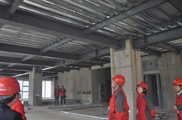 鋼結(jié)構(gòu)和混凝土建筑，對(duì)比一下就知道哪個(gè)適合建廠房